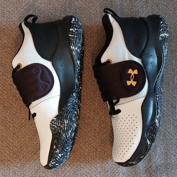 NEW Under Armour GS Zone Black and White Basketball Athletic Shoes, Sz 7 Youth - Picture 3 of 8